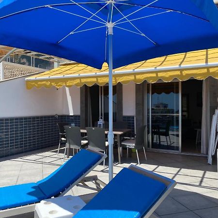 Billy'S Beachfront Apartment With Pool Access Puerto De Mogan Eksteriør billede