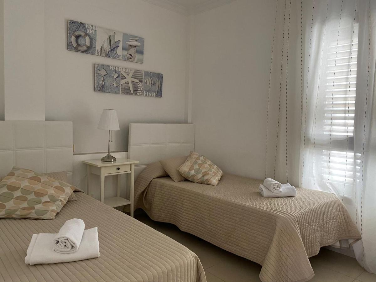 Billy'S Beachfront Apartment With Pool Access Puerto De Mogan Eksteriør billede